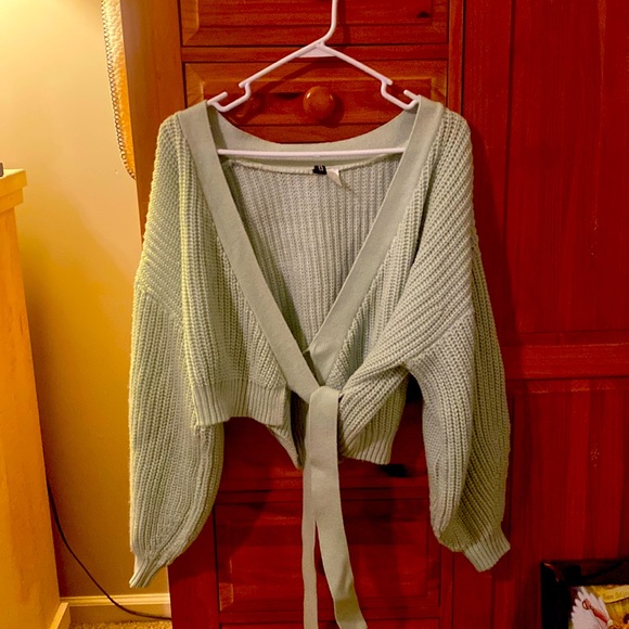 Divided Sweaters - EUC Divided LG sweater